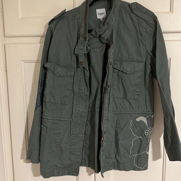 Kensie Other - Kensie army green floral jacket